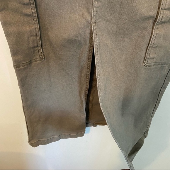 BCBGeneration Green A-Line cargo skirt with slit in the front. - Picture 3 of 7